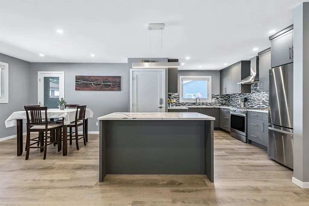 128 Queen Alexandra Close SE