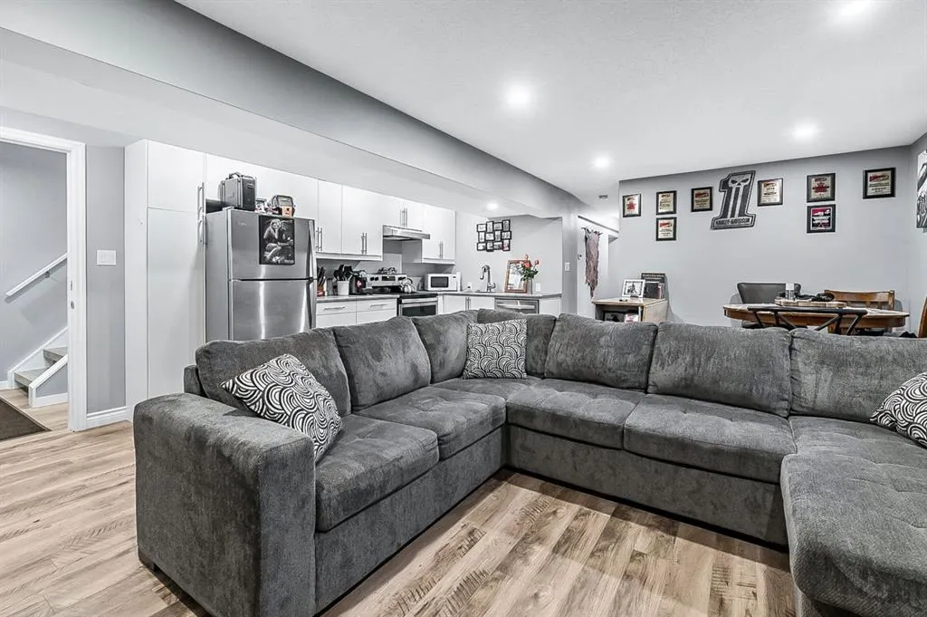128 Queen Alexandra Close SE