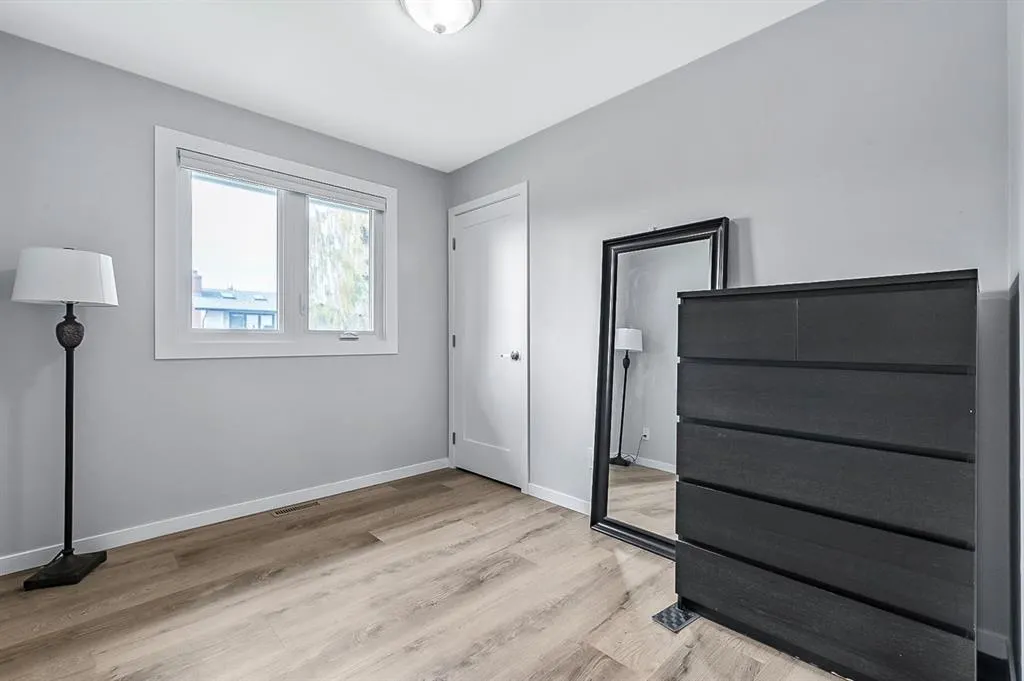 128 Queen Alexandra Close SE
