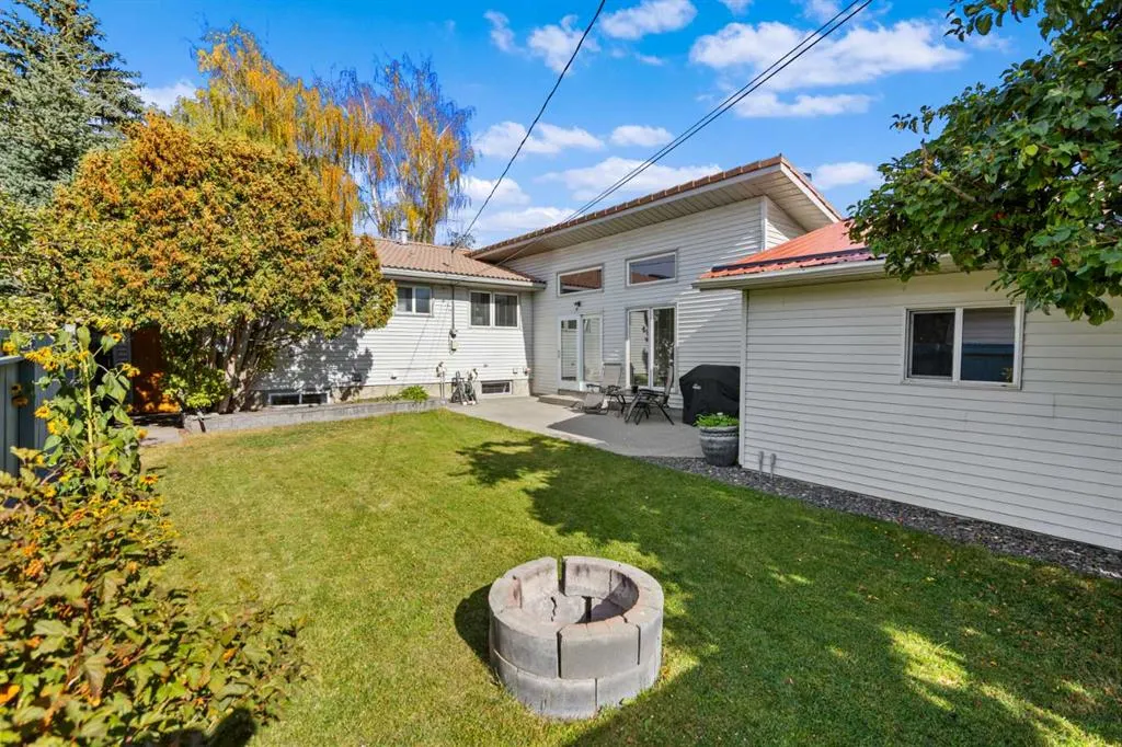 1147 Lake Huron Crescent SE