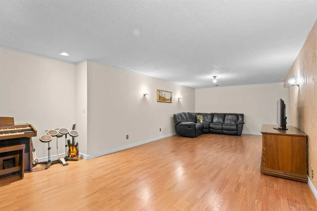 1147 Lake Huron Crescent SE