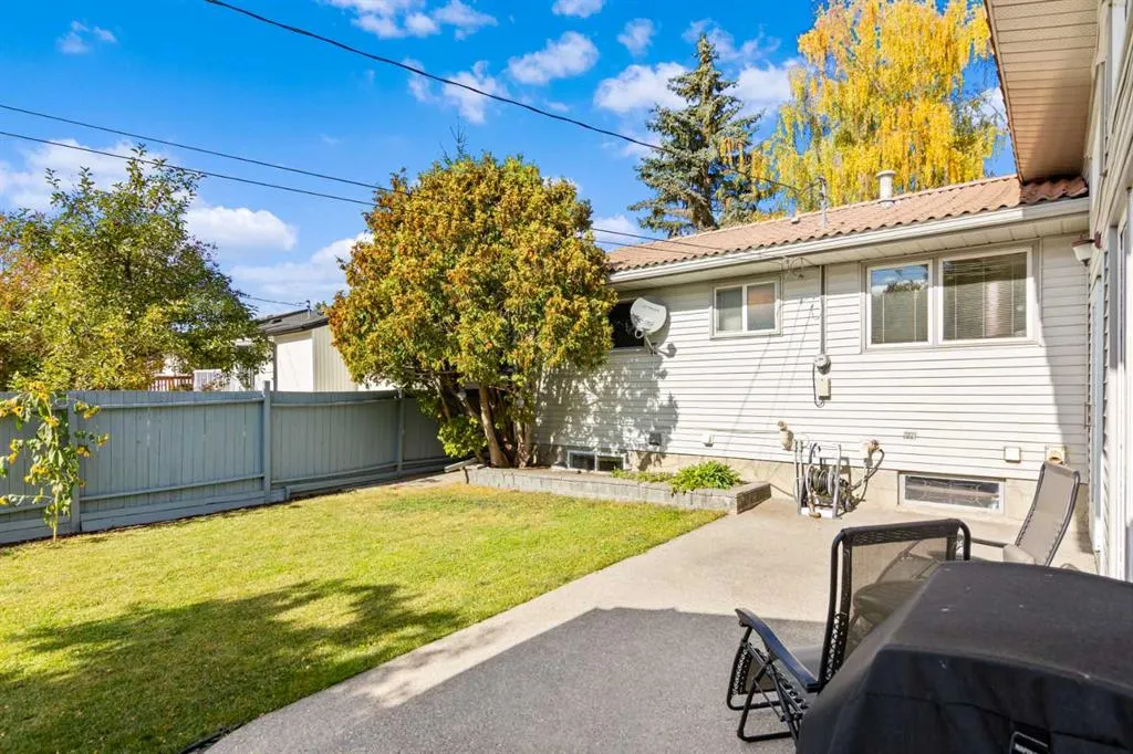 1147 Lake Huron Crescent SE