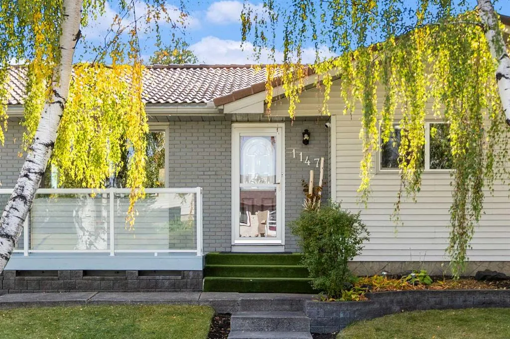 1147 Lake Huron Crescent SE