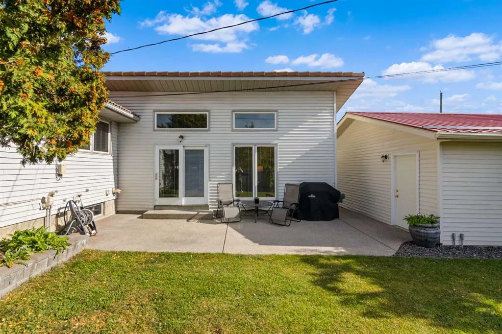 1147 Lake Huron Crescent SE