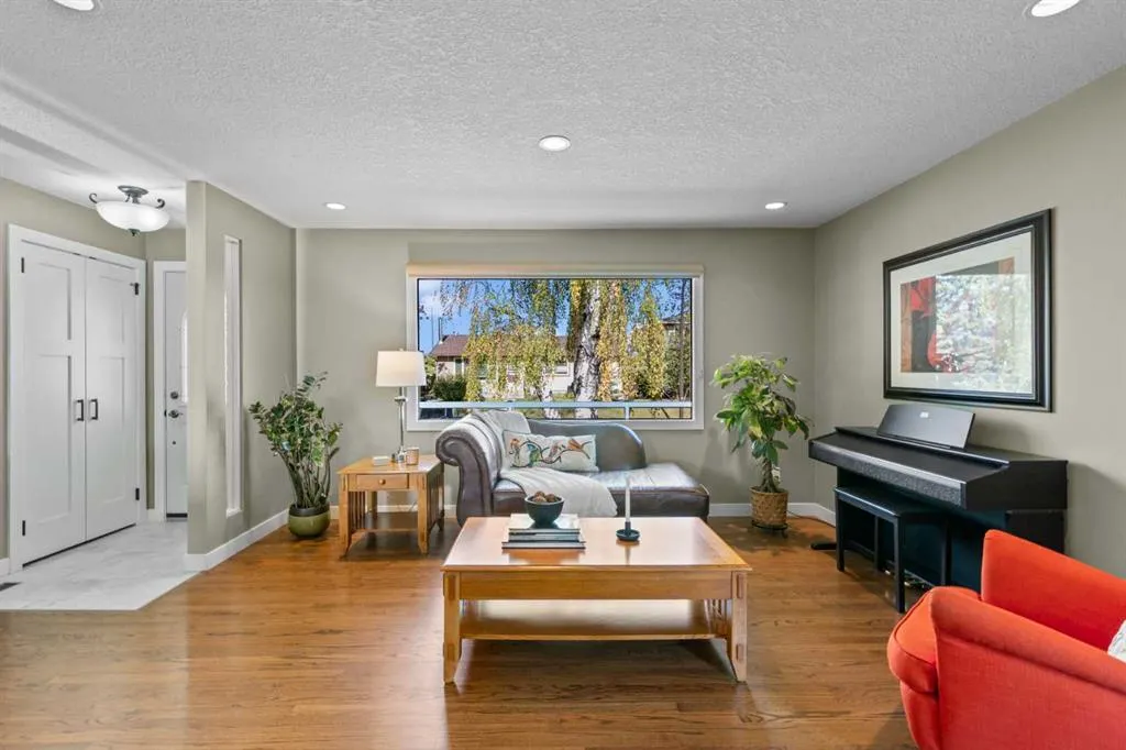 1147 Lake Huron Crescent SE