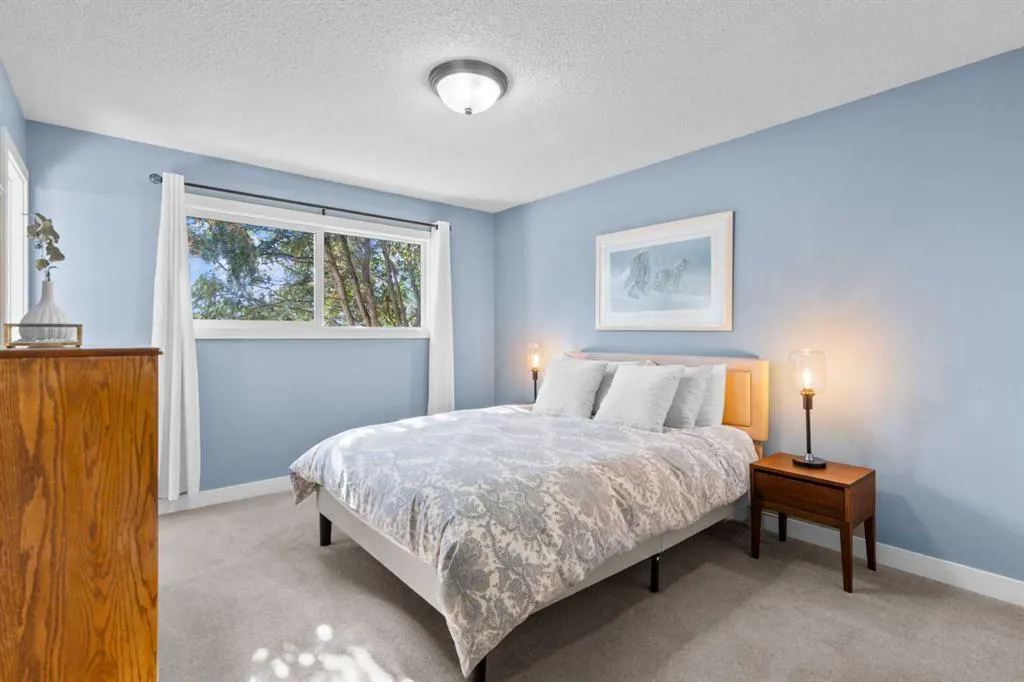 1147 Lake Huron Crescent SE