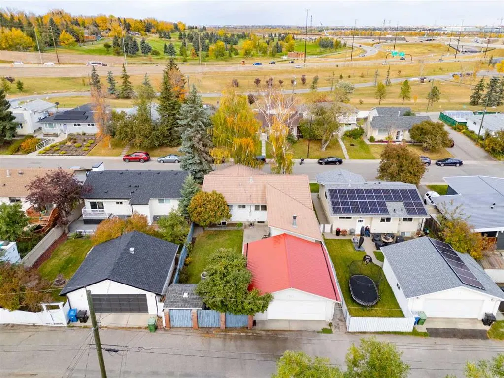 1147 Lake Huron Crescent SE
