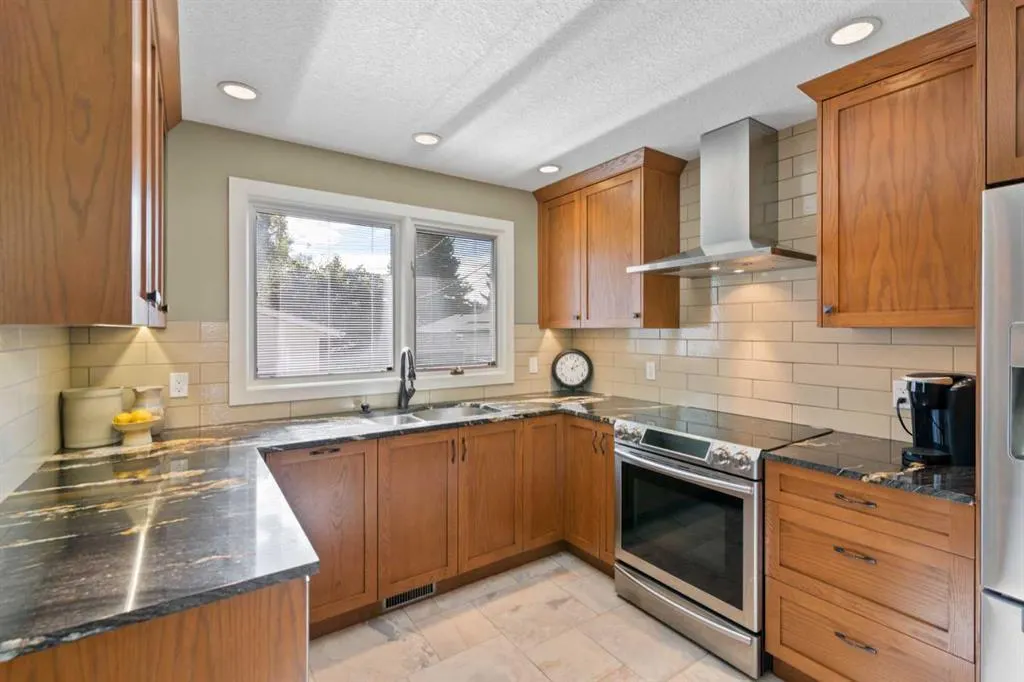 1147 Lake Huron Crescent SE