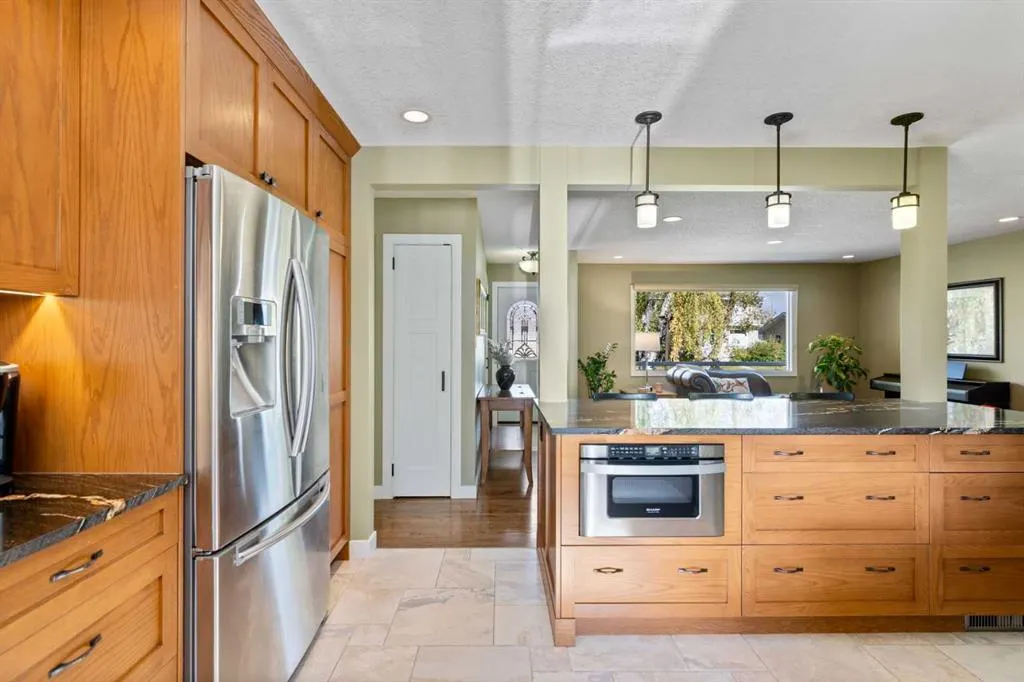 1147 Lake Huron Crescent SE