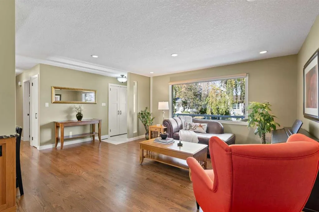 1147 Lake Huron Crescent SE
