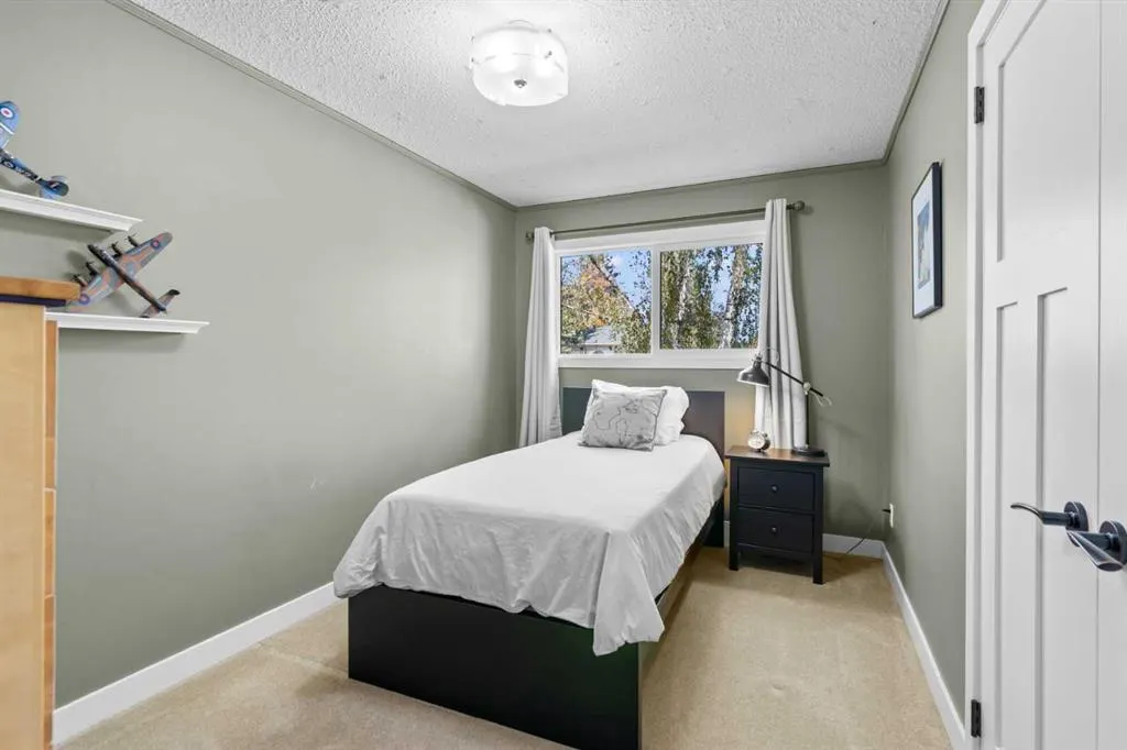 1147 Lake Huron Crescent SE