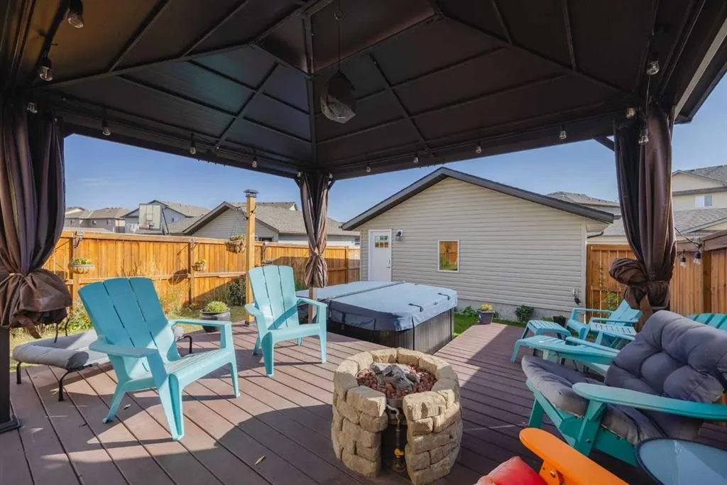 47 Luxstone Point SW