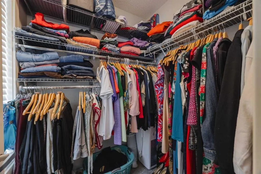 47 Luxstone Point SW