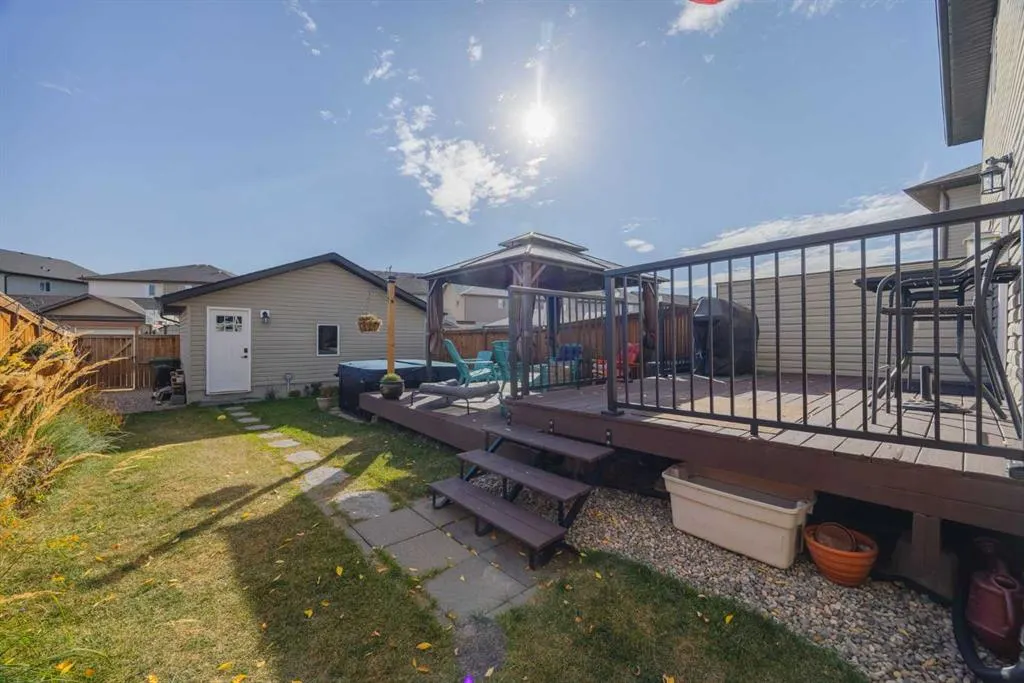 47 Luxstone Point SW