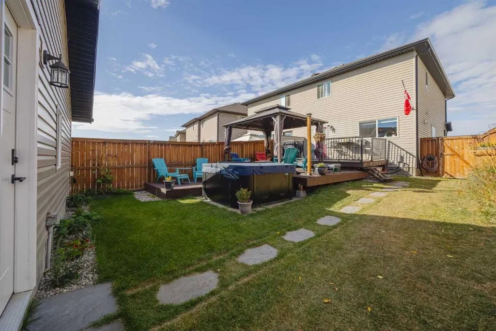 47 Luxstone Point SW