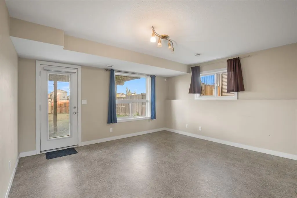 130 Larsen Crescent
