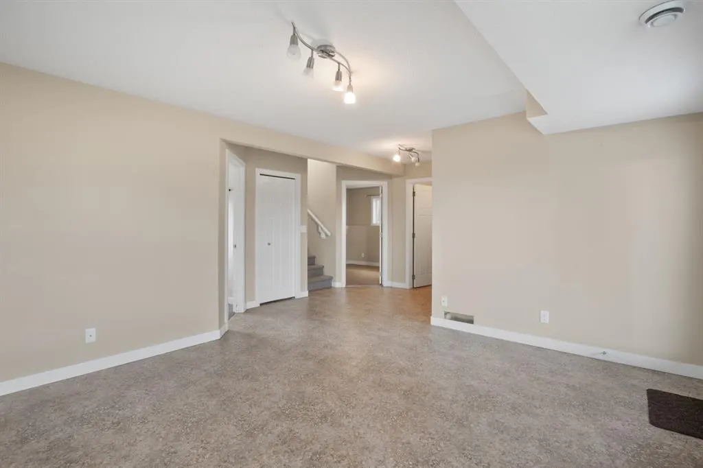 130 Larsen Crescent