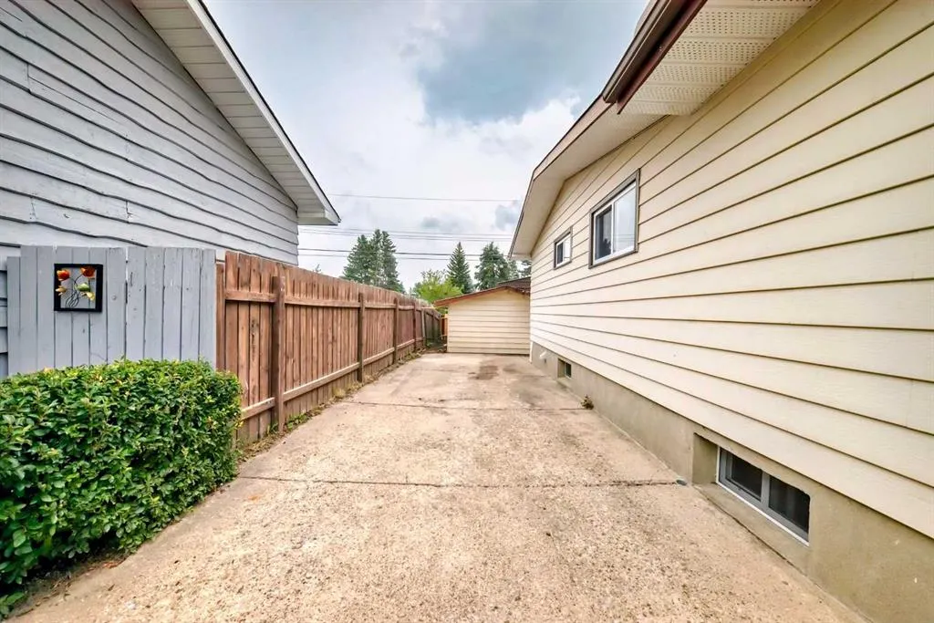 211 Allan Crescent SE
