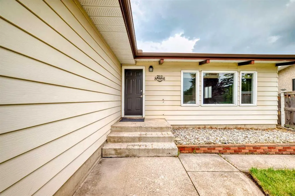 211 Allan Crescent SE