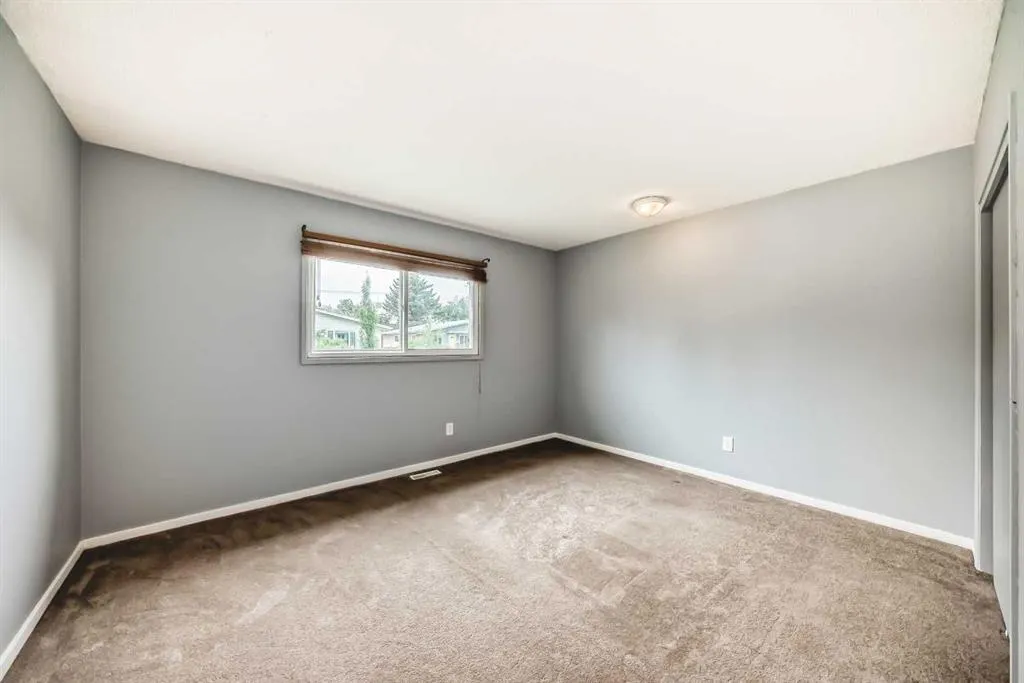 211 Allan Crescent SE