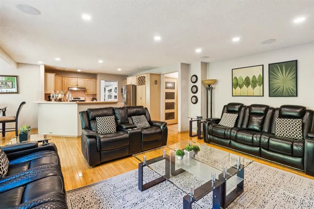 26 Mt Robson Close SE