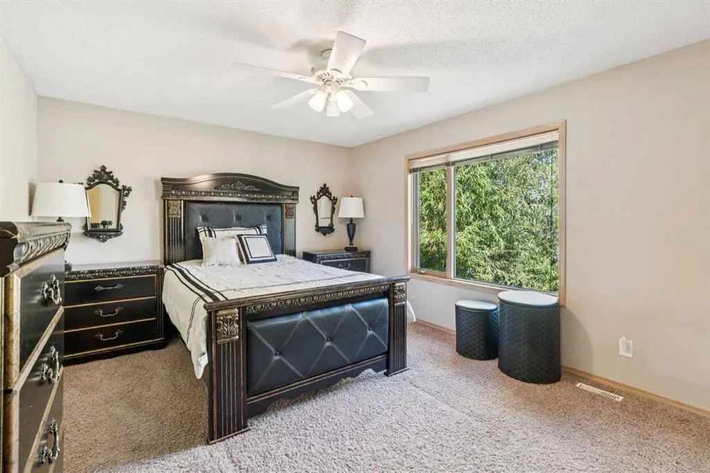 26 Mt Robson Close SE