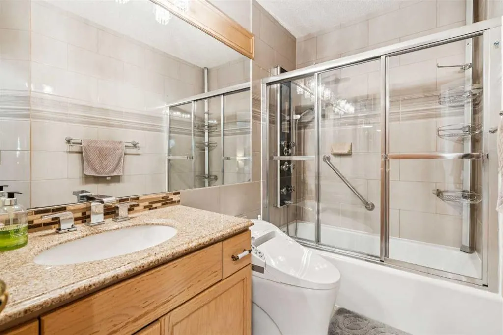26 Mt Robson Close SE