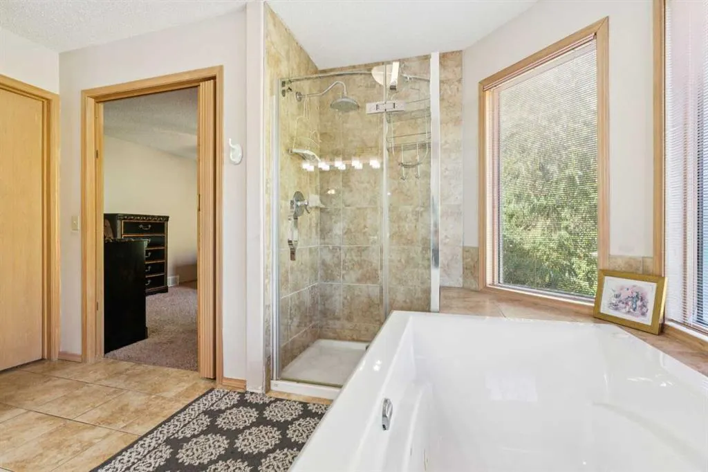 26 Mt Robson Close SE