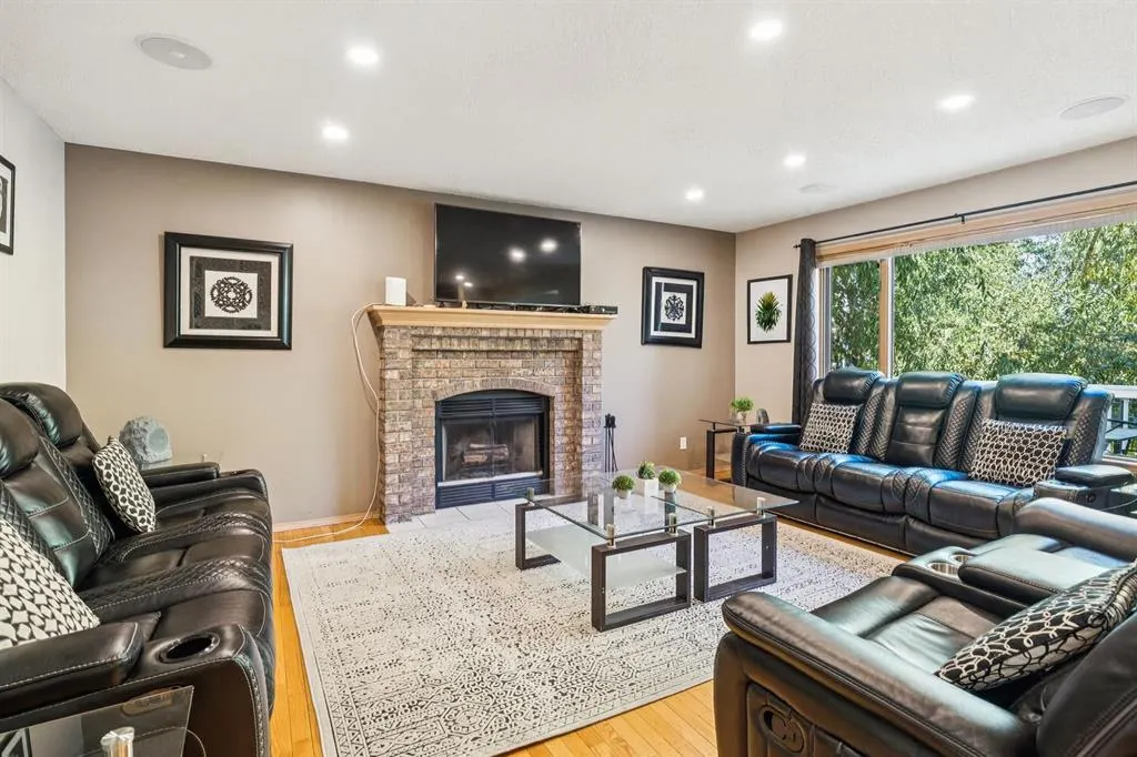 26 Mt Robson Close SE