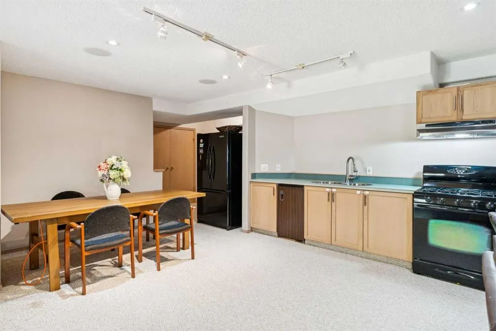 26 Mt Robson Close SE