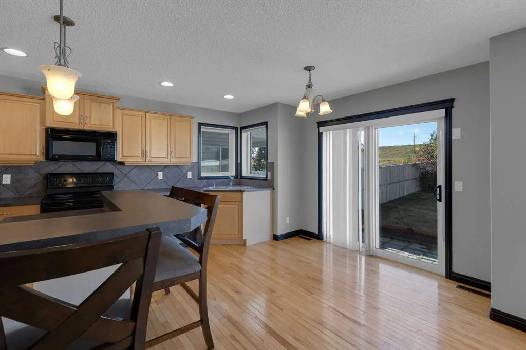 368 Kincora Drive NW