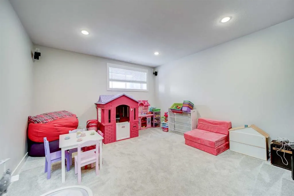 233 Agnes Short Place N