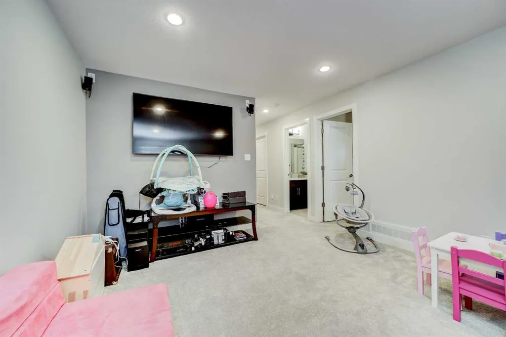 233 Agnes Short Place N