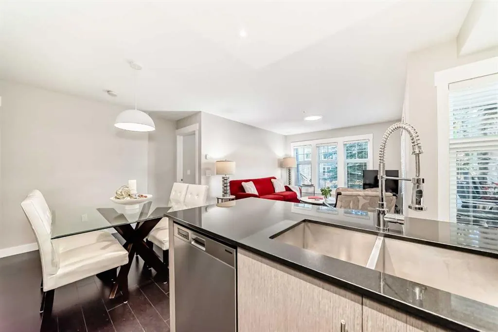11 MAHOGANY Row SE, #2103