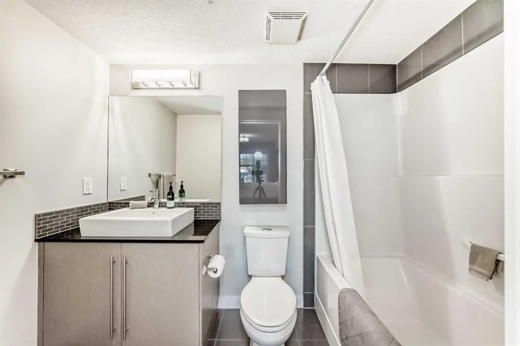 11 MAHOGANY Row SE, #2103