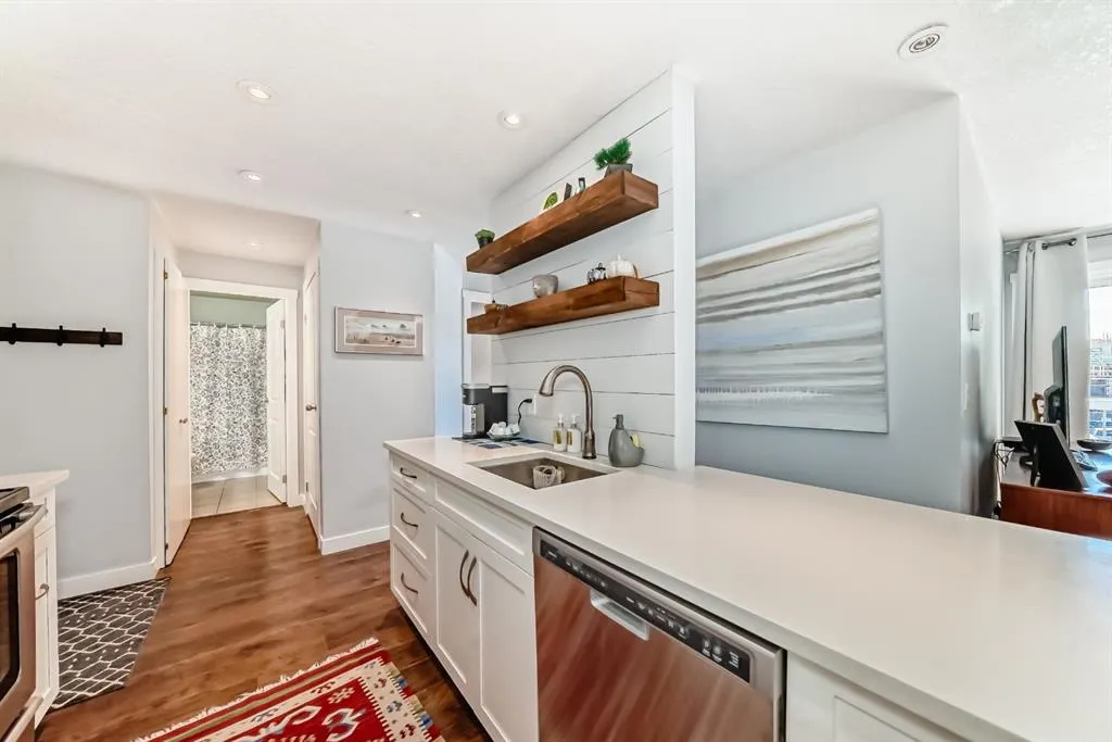 540 18 Avenue SW, #202