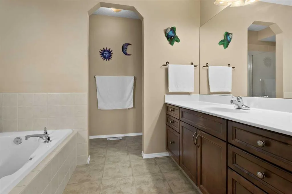 72 Tuscany Ridge Crescent NW
