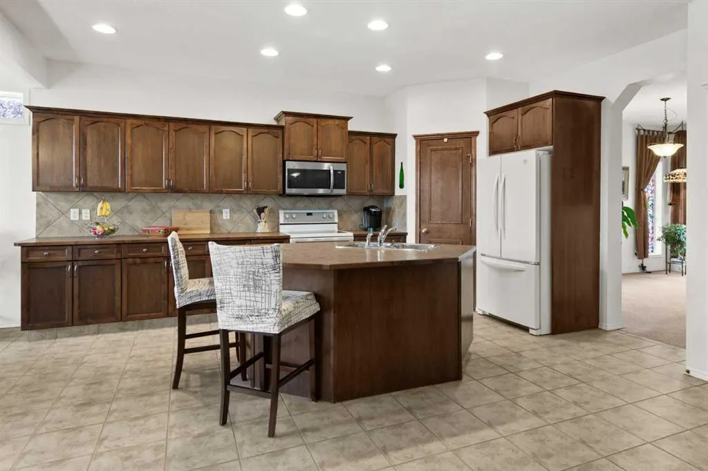72 Tuscany Ridge Crescent NW