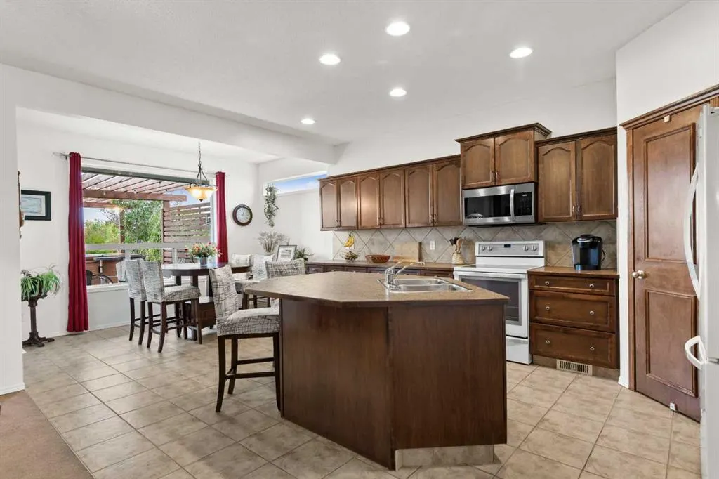 72 Tuscany Ridge Crescent NW