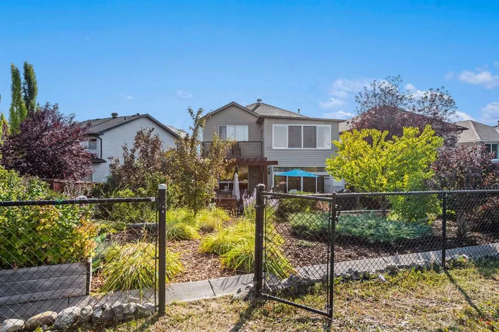 72 Tuscany Ridge Crescent NW