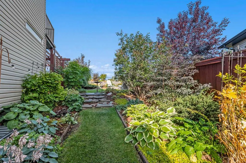 72 Tuscany Ridge Crescent NW