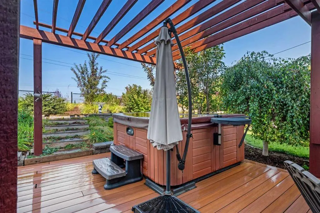 72 Tuscany Ridge Crescent NW