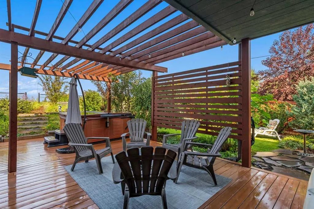 72 Tuscany Ridge Crescent NW