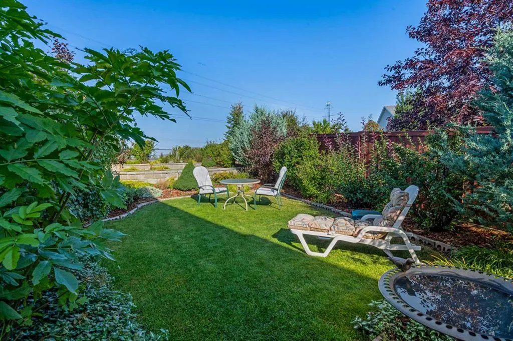 72 Tuscany Ridge Crescent NW