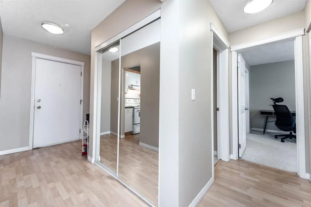 647 1 Avenue NE, #307