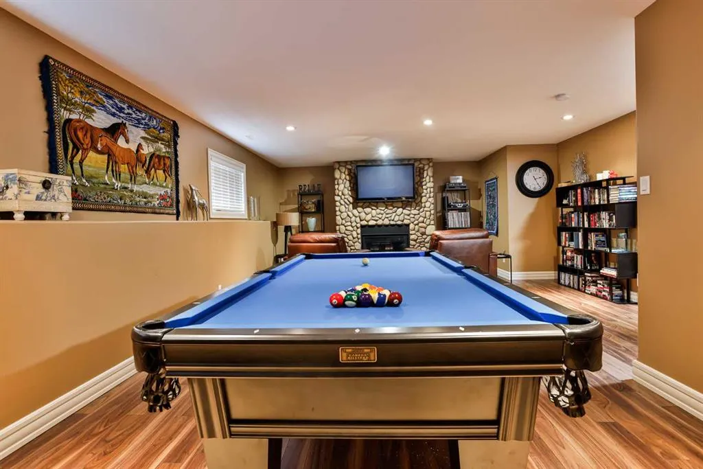 30 Riverview Crescent W