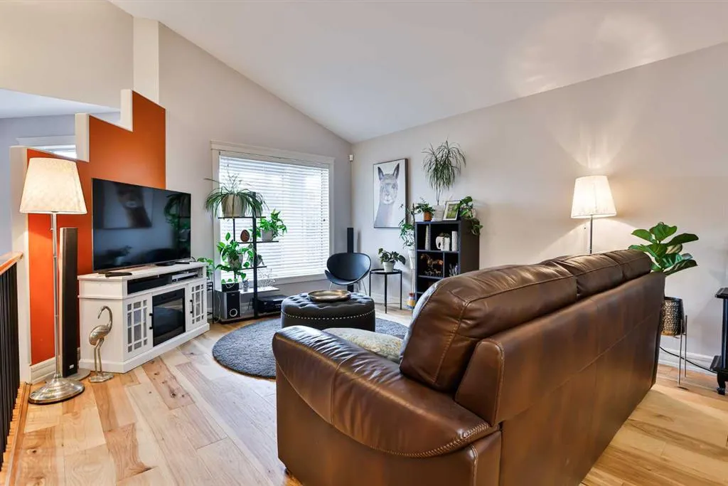 30 Riverview Crescent W