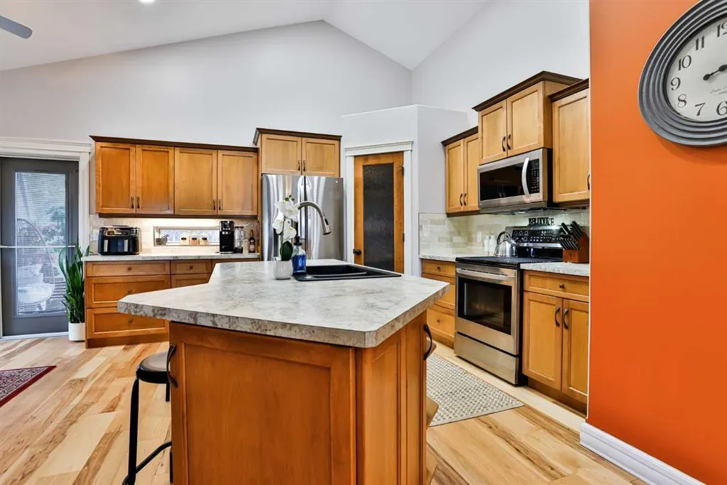 30 Riverview Crescent W