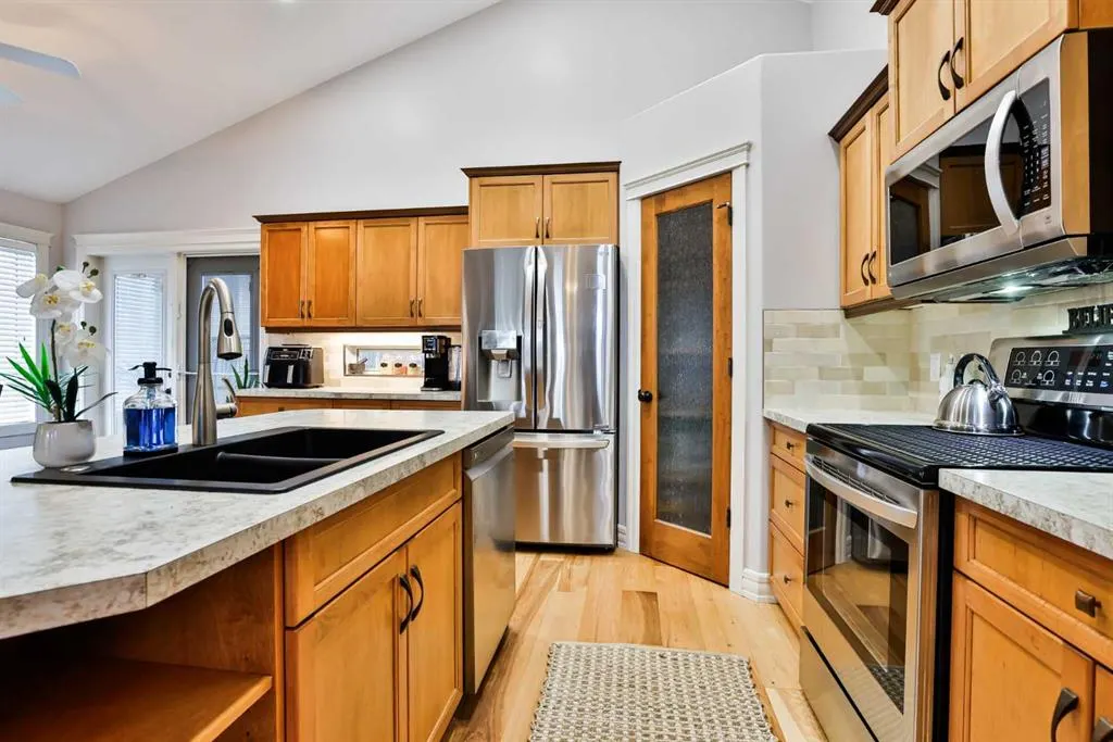 30 Riverview Crescent W