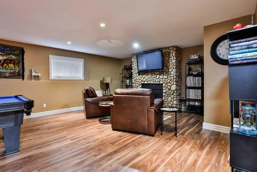 30 Riverview Crescent W